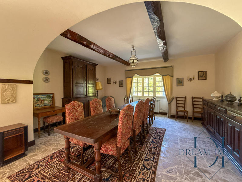 Maison - 529 m² - 18 pièces