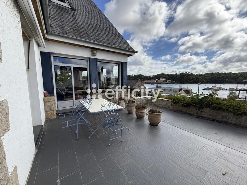 Maison - 200 m² - 7 pièces