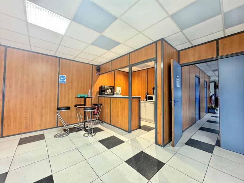 Local commercial - 770 m² - 10 pièces