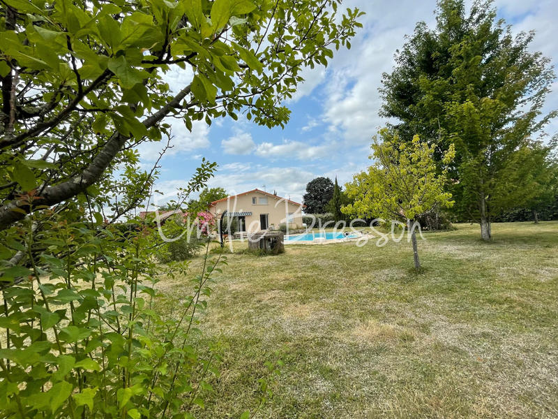 Maison traditionnelle - 164 m² - 5 pièces