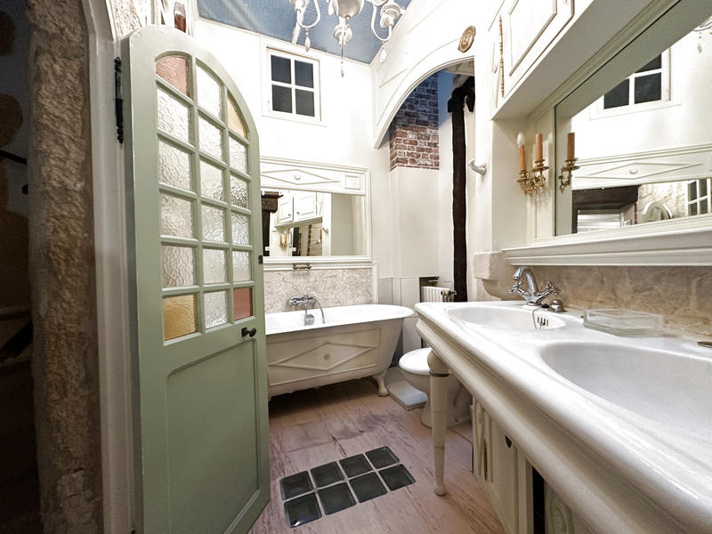 Maison - 223 m² - 9 pièces