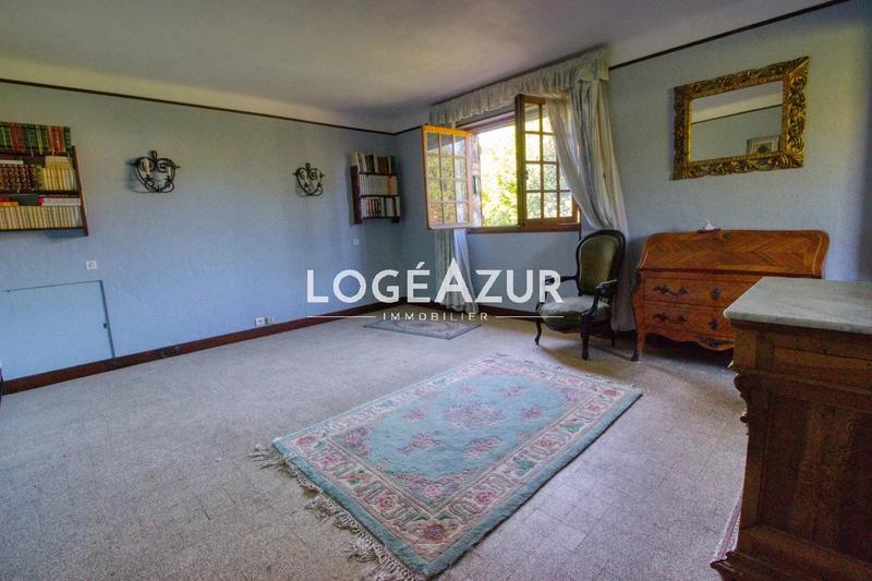 Maison - 210 m² - 8 pièces