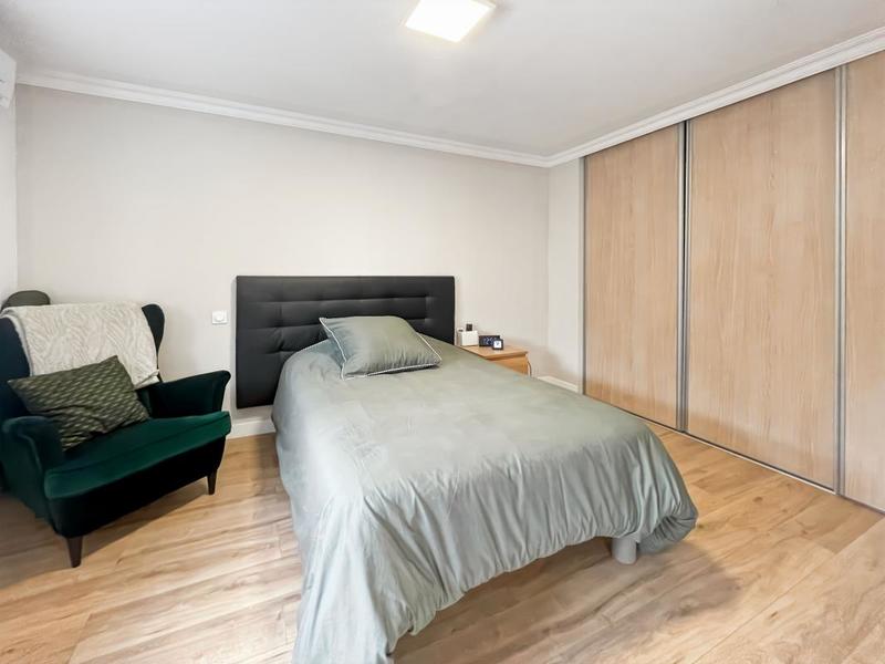 Maison - 241 m² - 10 pièces