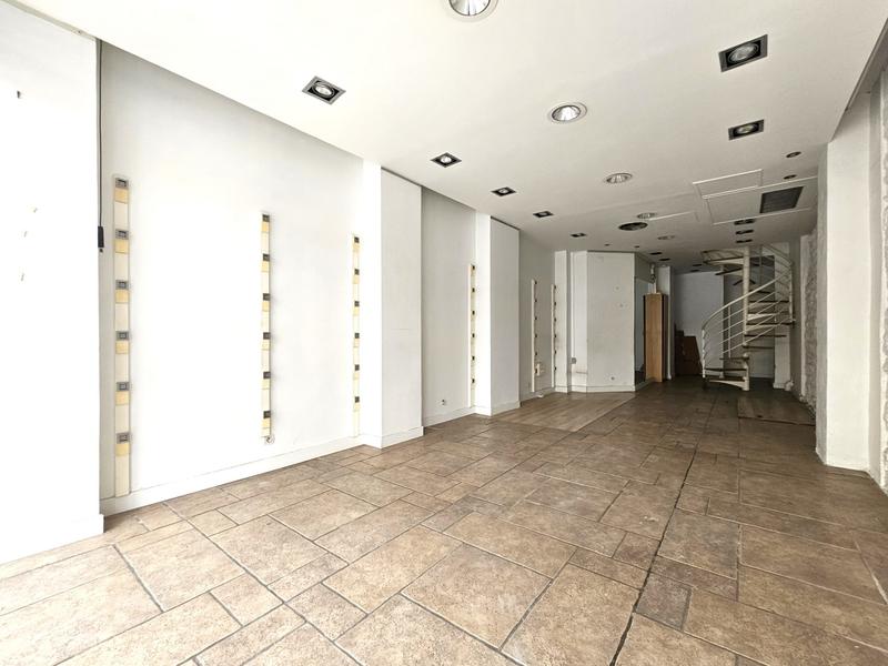 Magasins - 98 m² - 2 pièces