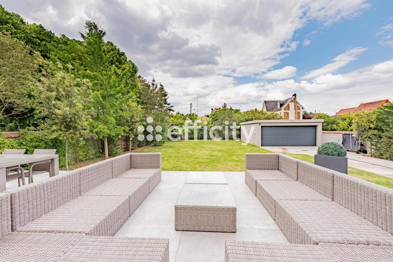 Maison - 232 m² - 9 pièces