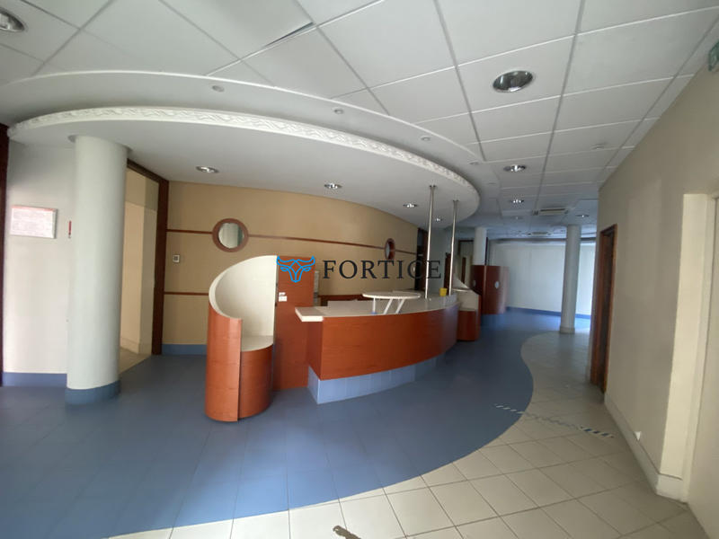 Local commercial - 268 m²