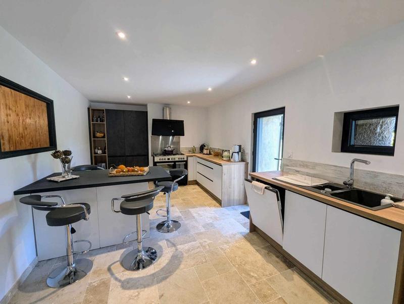 Maison - 290 m² - 10 pièces