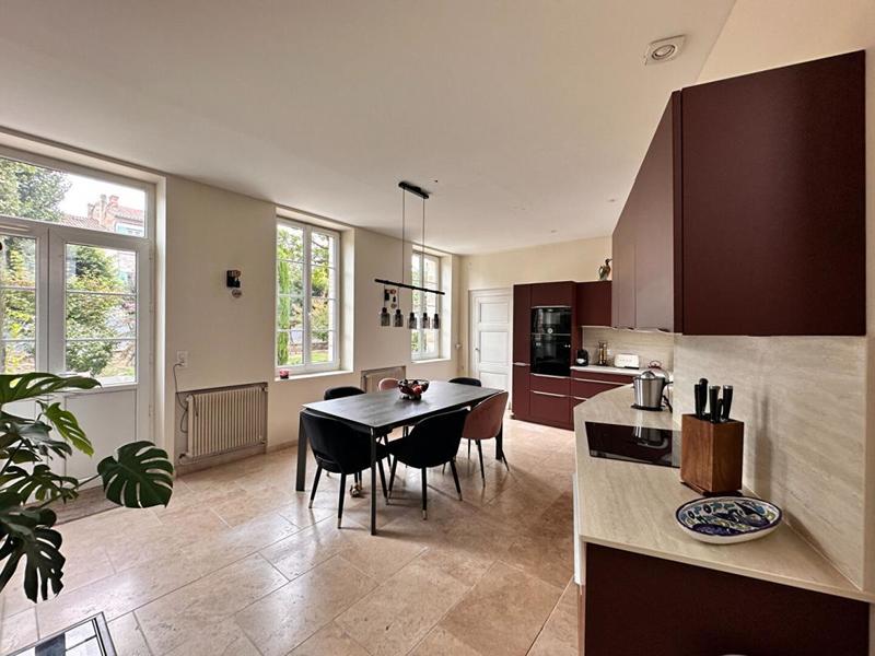Maison - 292 m² - 8 pièces