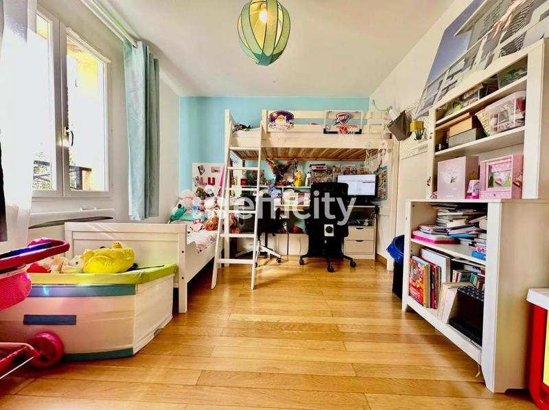 Maison - 162 m² - 8 pièces