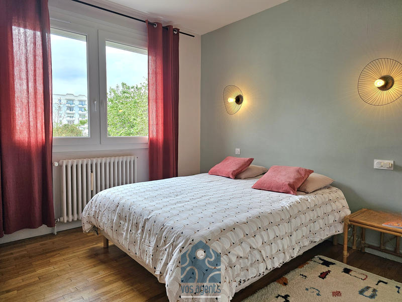 Maison - 225 m² - 9 pièces