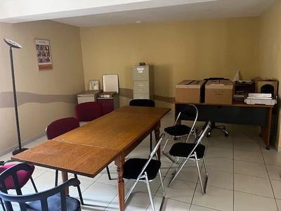 Magasins - 96 m² - 3 pièces