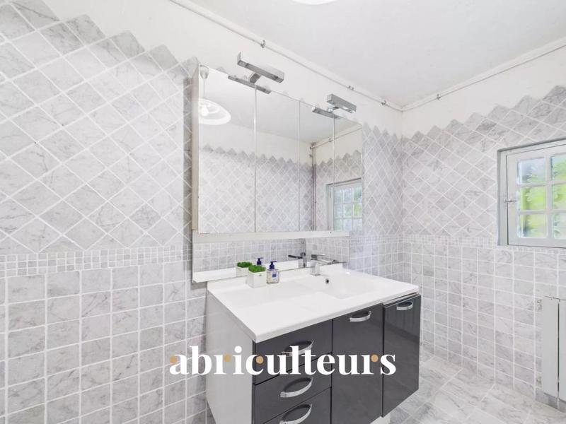 Propriété - 233 m² - 7 pièces