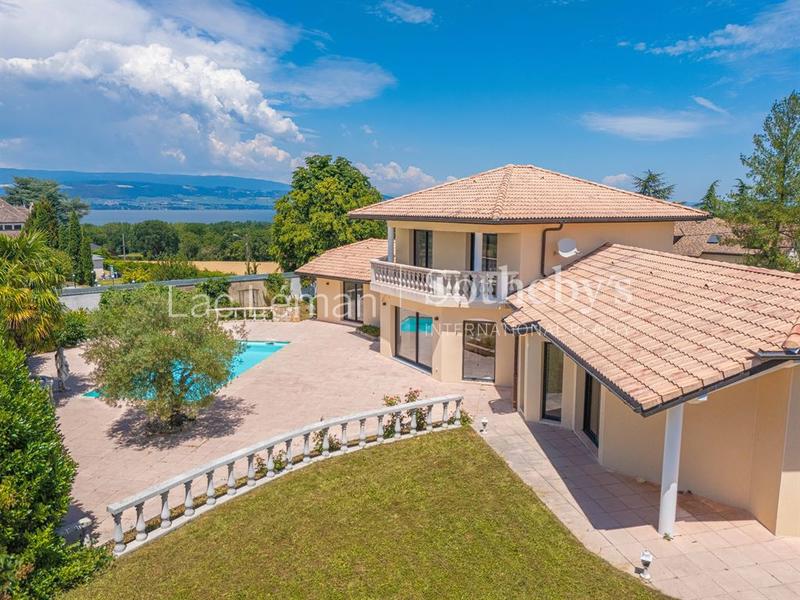 Maison - 210 m² - 6 pièces