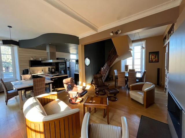 Maison - 200 m² - 9 pièces