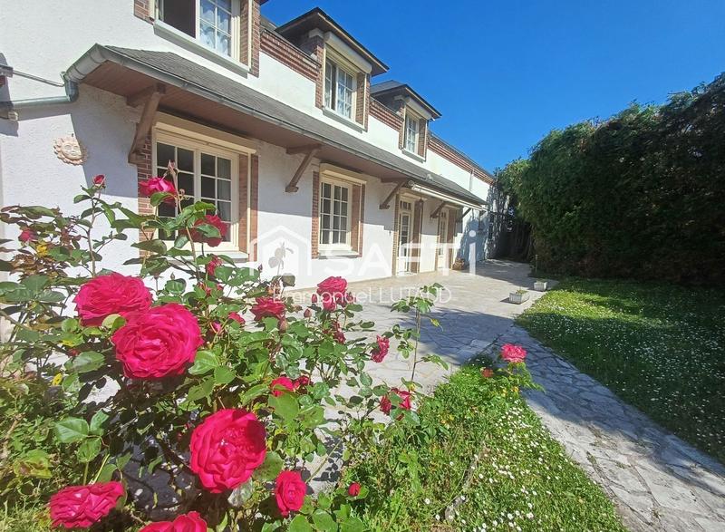 Maison - 213 m² - 8 pièces