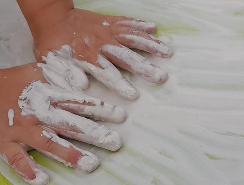 Atelier tout-petits : Barbotons dans la barbotine !