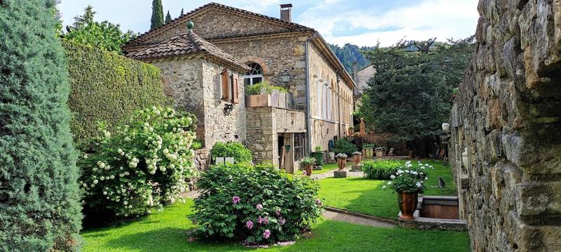 Propriété - 238 m² - 7 pièces