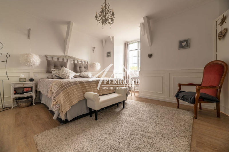 Maison traditionnelle - 227 m² - 10 pièces