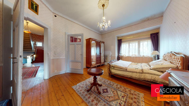 Maison - 259 m² - 9 pièces