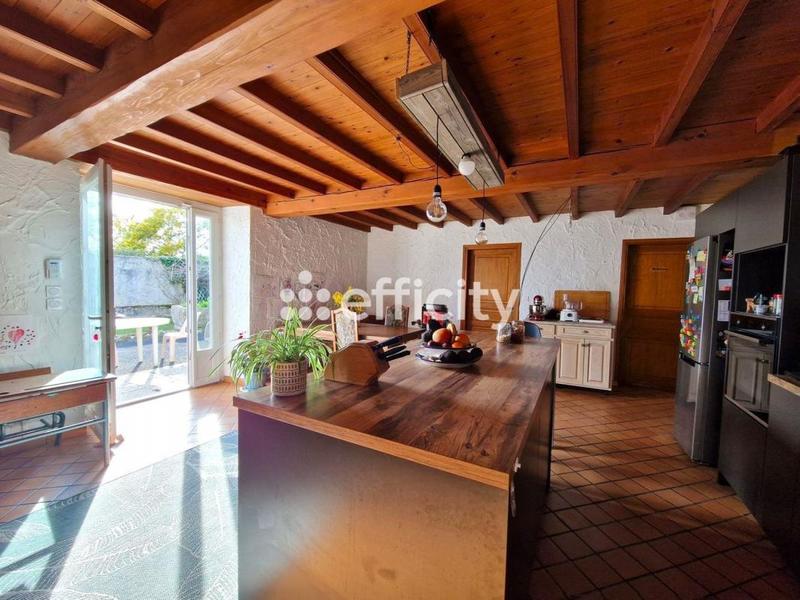 Maison - 195 m² - 7 pièces