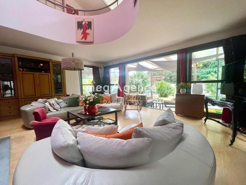 Maison - 246 m² - 8 pièces