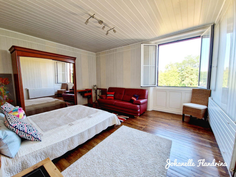 Maison - 420 m² - 8 pièces