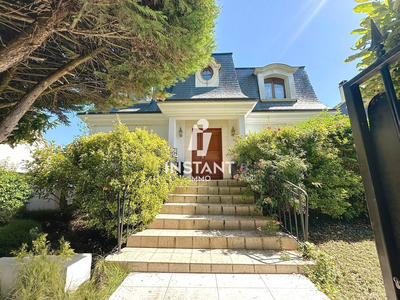 Maison - 200 m² - 7 pièces