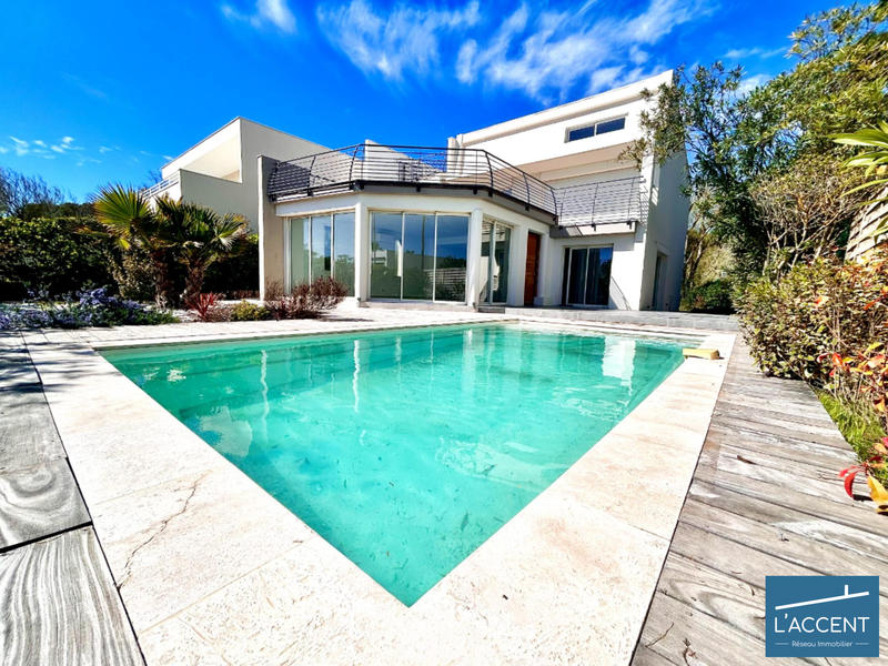 Maison - 191 m² - 6 pièces