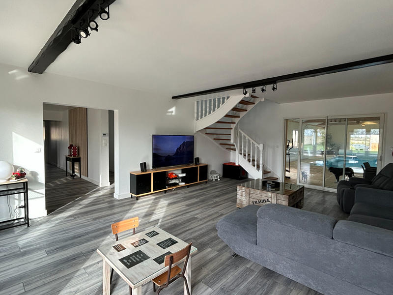 Maison - 234 m² - 7 pièces