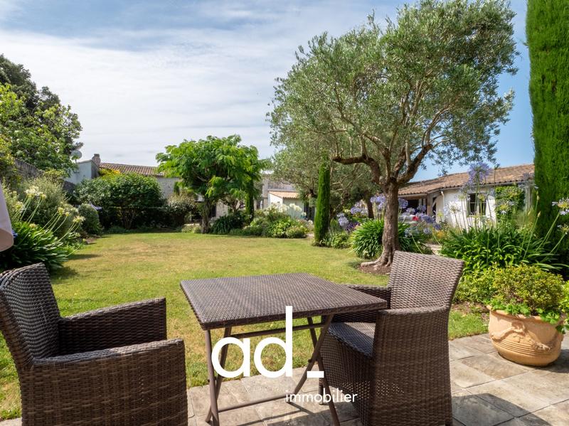 Maison traditionnelle - 320 m² - 12 pièces