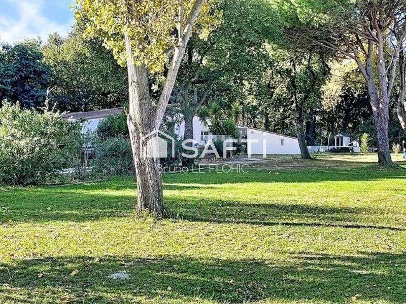 Maison - 234 m² - 8 pièces