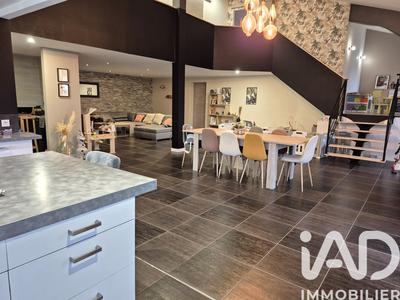 Maison - 236 m² - 8 pièces