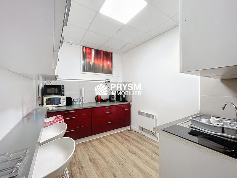 Local d'activités - 242 m²