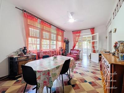 Maison - 184 m² - 9 pièces