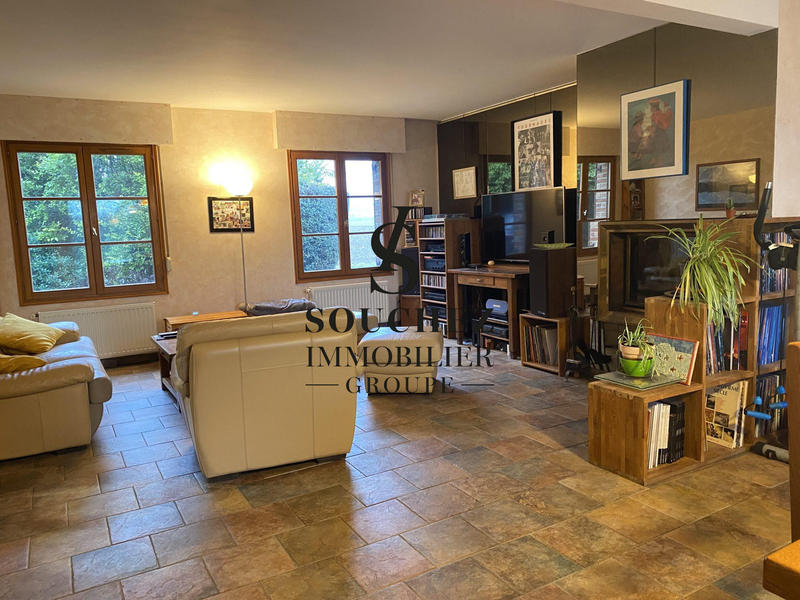 Maison - 209 m² - 9 pièces