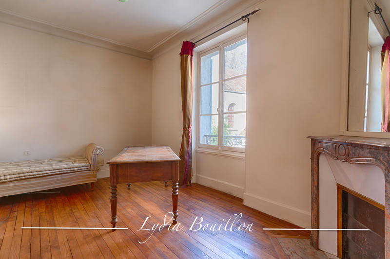 Propriété - 395 m² - 14 pièces