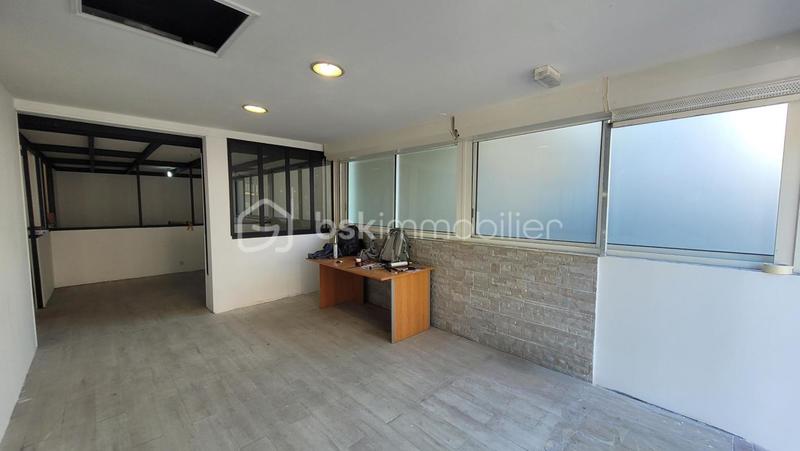 Local commercial - 140 m² - 6 pièces