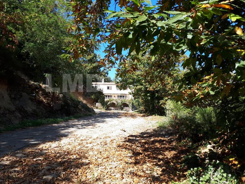 Maison - 395 m² - 14 pièces