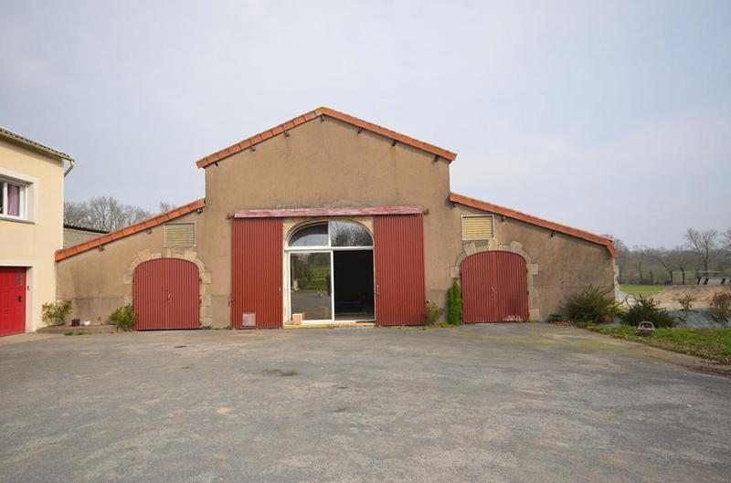 Maison - 251 m² - 5 pièces