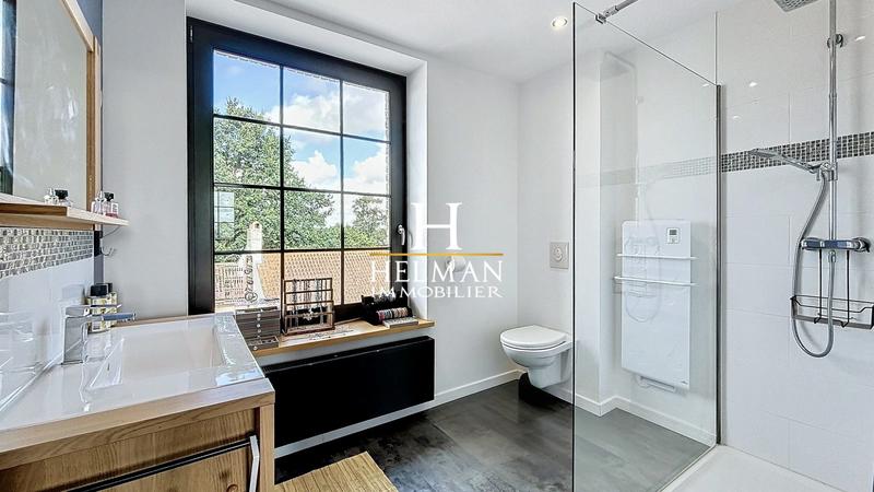 Maison - 600 m² - 10 pièces