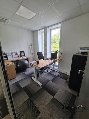 Bureau - 129 m² - 1 pièce