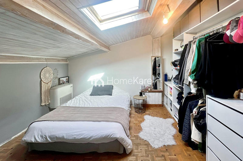 Maison - 250 m² - 8 pièces