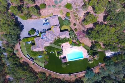 Propriété - 400 m²