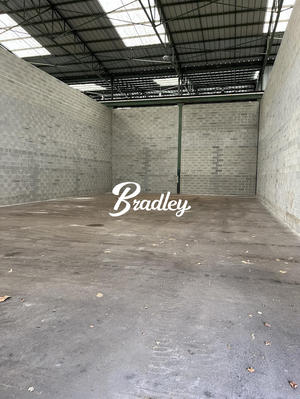 Entrepôt - 3 334 m²