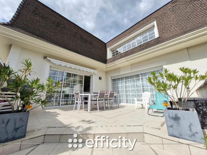 Maison - 242 m² - 6 pièces