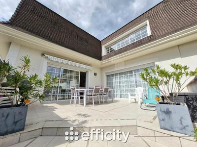 Maison - 242 m² - 6 pièces