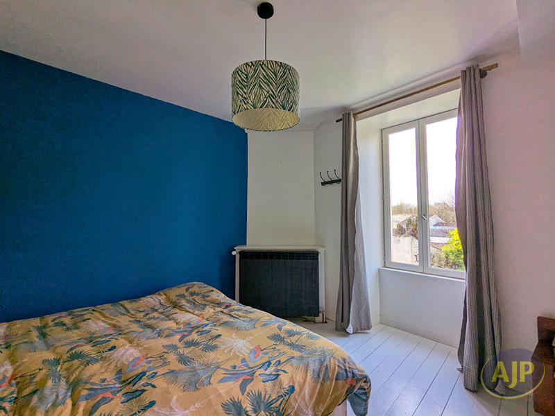 Maison - 230 m² - 7 pièces