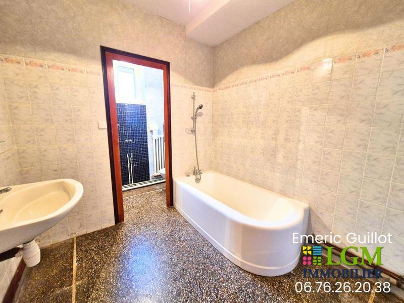 Maison - 201 m² - 7 pièces