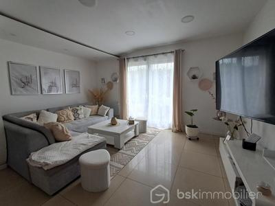 Maison traditionnelle - 213 m² - 12 pièces