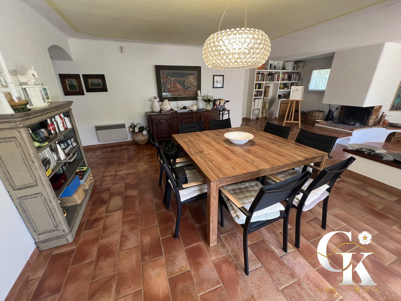 Maison - 250 m² - 7 pièces